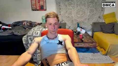 kinky_spidey online show from April 19, 6:10 pm