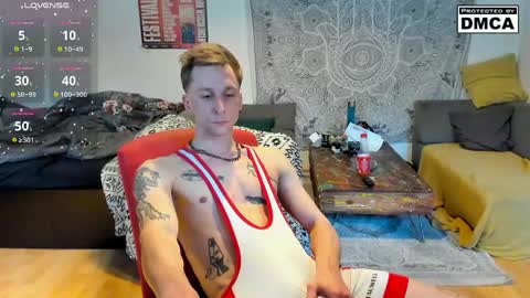 kinky_spidey online show from April 19, 5:34 pm