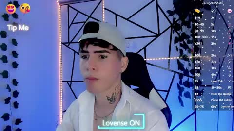 kiss_whitee online show from June 4, 5:02 am
