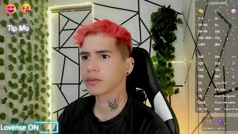 kiss_whitee online show from June 5, 7:58 am