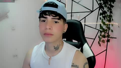 kiss_whitee online show from May 20, 4:52 am