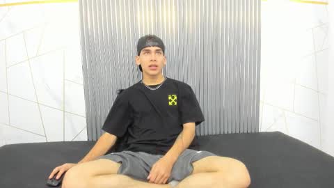 kitsune_44 online show from March 27, 7:04 pm