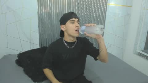 kitsune_44 online show from April 4, 7:22 pm