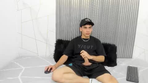 kitsune_44 online show from March 24, 8:35 pm