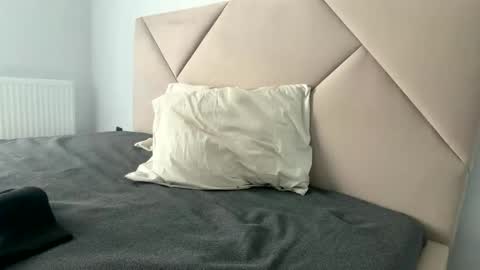 kiwigray online show from December 18, 12:12 pm