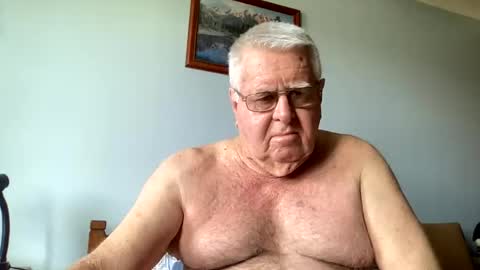 Aussiedude online show from December 4, 4:21 am