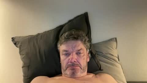 kovapoika online show from November 15, 8:44 pm