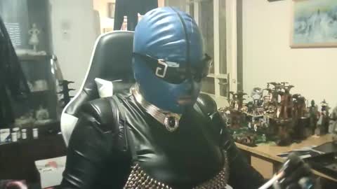 LatexPeti online show from April 19, 10:37 am