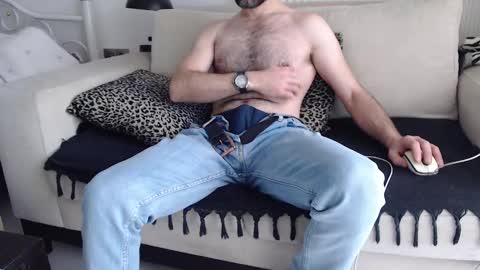 Snapshot of kral_mert chatting on December 30, 9:48 am Mert online show from December 30, 9:48 am