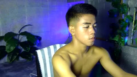 kritthanarkorn online show from December 19, 8:00 am