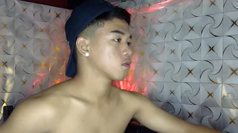 kritthanarkorn online show from April 2, 2:53 am