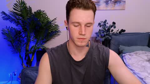 Snapshot of kyle_4u chatting on December 22, 5:34 am Kyle online show from December 22, 5:34 am