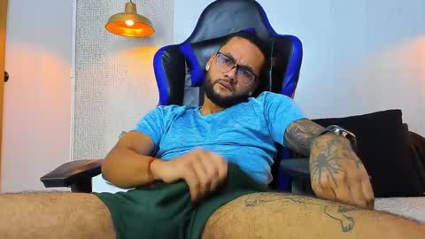 ---kylee--- online show from April 1, 11:02 pm