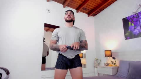 kylenorth_ online show from December 4, 11:34 pm