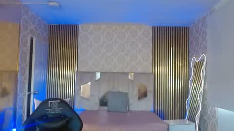 kyler_tay online show from July 7, 11:47 am