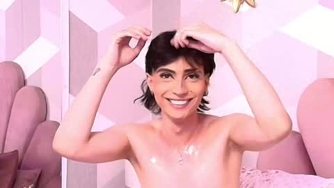 Kylie jl online show from November 3, 8:10 pm