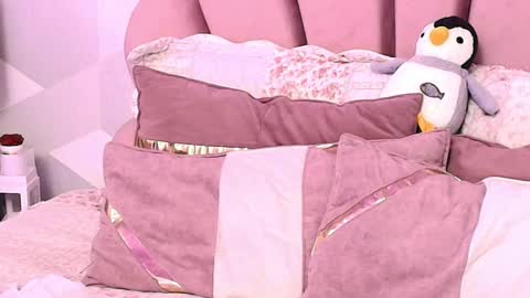 Kylie jl online show from February 14, 6:25 pm