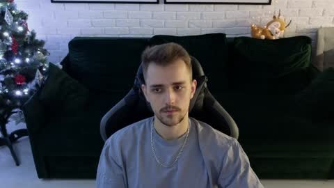 Snapshot of larstar01 chatting on December 7, 1:15 am Lars online show from December 7, 1:15 am