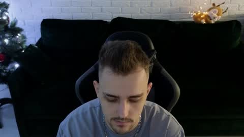 Snapshot of larstar01 chatting on December 31, 5:07 pm Lars online show from December 31, 5:07 pm