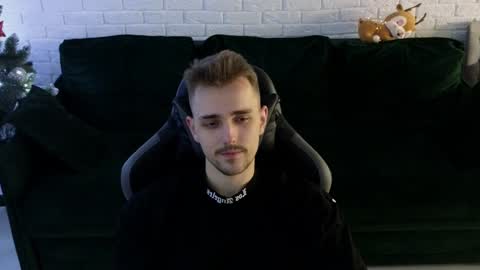 Snapshot of larstar01 chatting on December 22, 2:17 am Lars online show from December 22, 2:17 am