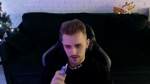 Snapshot of larstar01 chatting on December 23, 2:35 am Lars online show from December 23, 2:35 am