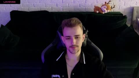 Snapshot of larstar01 chatting on January 8, 4:23 am Lars online show from January 8, 4:23 am