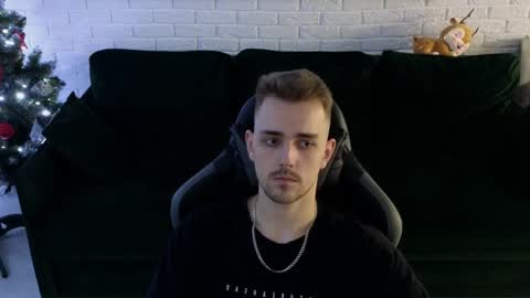 Snapshot of larstar01 chatting on December 15, 1:57 am Lars online show from December 15, 1:57 am