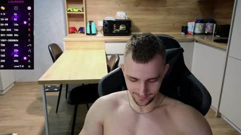 Snapshot of larstar01 chatting on March 8, 2:21 am Lars online show from March 8, 2:21 am