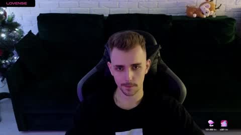 Snapshot of larstar01 chatting on December 30, 3:36 am Lars online show from December 30, 3:36 am