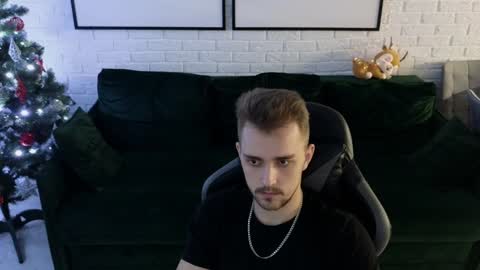 Snapshot of larstar01 chatting on December 8, 1:24 am Lars online show from December 8, 1:24 am