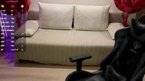 Snapshot of larstar01 chatting on October 28, 11:18 pm Lars online show from October 28, 11:18 pm