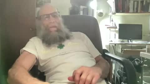 chris online show from November 8, 4:26 am