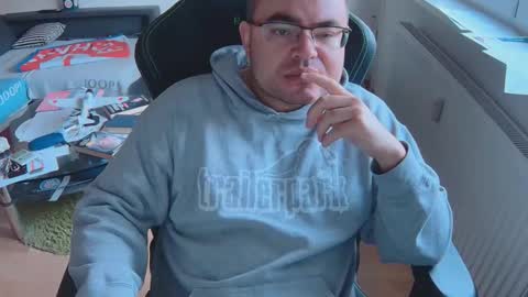 latexboy893 online show from November 12, 1:06 pm