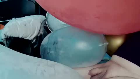 latexchris77 online show from May 24, 7:36 am