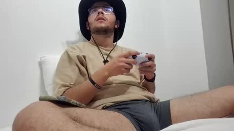 Snapshot of latin_edge chatting on March 12, 2:52 am Latin edge online show from March 12, 2:52 am