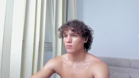 Snapshot of laureent__ chatting on December 16, 7:15 am Laureent online show from December 16, 7:15 am