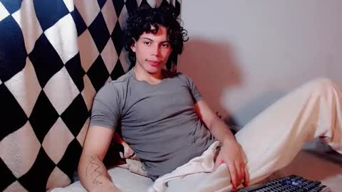 ZAmbrano online show from April 2, 2:53 am