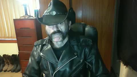 leathergreaser online show from March 26, 9:19 pm