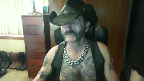 leathergreaser online show from November 23, 7:19 am