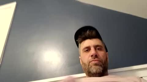 leightimmins001 online show from March 11, 8:05 pm