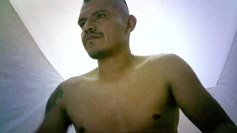 Snapshot of len0n_ chatting on October 11, 3:54 am Lenon online show from October 11, 3:54 am