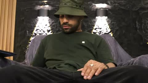 Leo  Diaz online show from April 13, 2:34 am