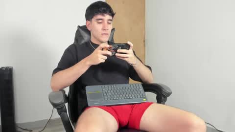 Leo Jones online show from April 15, 11:48 pm