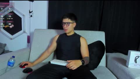 Snapshot of leo_muller chatting on October 22, 1:31 am leo_muller online show from October 22, 1:31 am