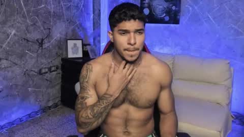 Leo independent model online show from November 12, 11:42 pm