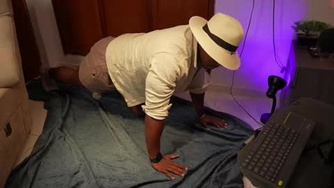 Snapshot of leonardo_jones1 chatting on September 19, 5:08 am Leandro jones online show from September 19, 5:08 am