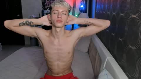 leonlure online show from November 29, 8:11 pm