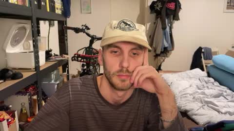 Leon online show from December 15, 5:54 pm