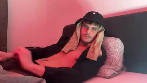 leosehenrot736234 online show from April 15, 8:31 pm