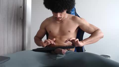 leostorm25 online show from March 10, 8:37 pm